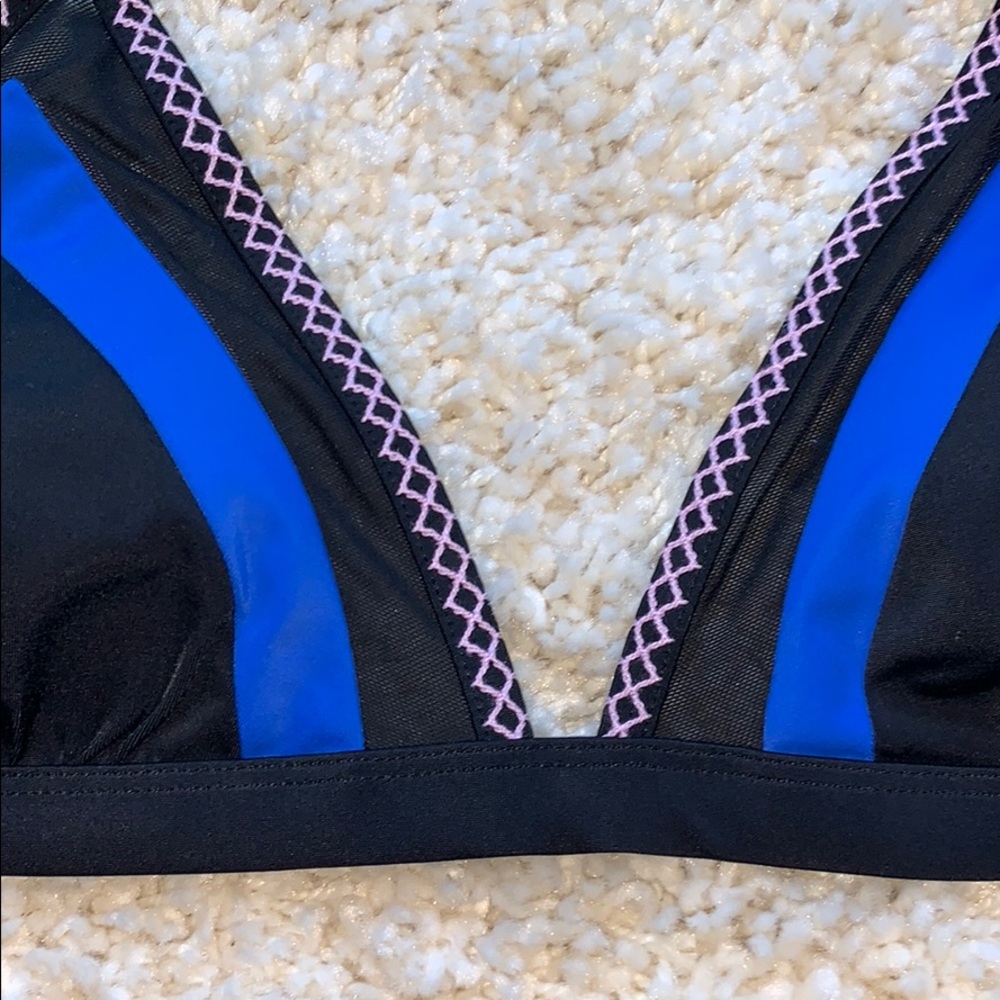 Bikini - Picture 2 of 3